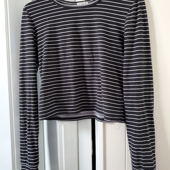 Medium Long Sleeve Striped Top - Picture 2 of 5
